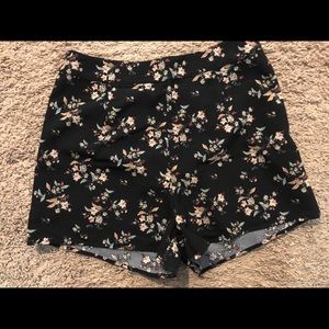 Sadie and Sage floral summer shorts M